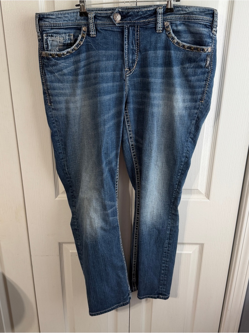 Silver Jeans Tuesday Mid Baby Bootcut studded jeans women’s size 18 rodeo travel